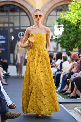 Maison Mesa - Mercedes Benz Fashion Week Madrid, Spain -18 Sept 2026 A model parades with Maison Mesa design during Mercedes Benz Fashion Week Madrid Cibeles Palace in Madrid. Madrid Spain Copyright: xAtilanoxGarciax xSOPAxImagesx PHOTO08630