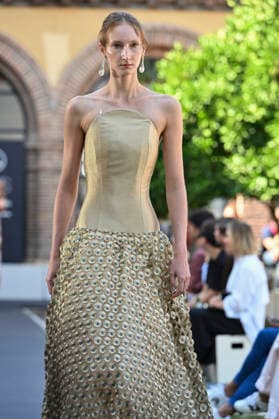 Maison Mesa - Mercedes Benz Fashion Week Madrid, Spain -18 Sept 2026 A model parades with Maison Mesa design during Mercedes Benz Fashion Week Madrid Cibeles Palace in Madrid. Madrid Spain Copyright: xAtilanoxGarciax xSOPAxImagesx PHOTO08636