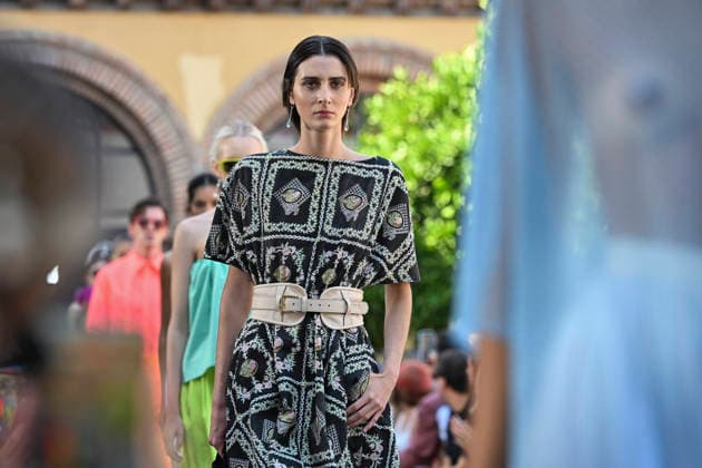 Maison Mesa - Mercedes Benz Fashion Week Madrid, Spain -18 Sept 2026 A model parades with Maison Mesa design during Mercedes Benz Fashion Week Madrid Cibeles Palace in Madrid. Madrid Spain Copyright: xAtilanoxGarciax xSOPAxImagesx PHOTO08643