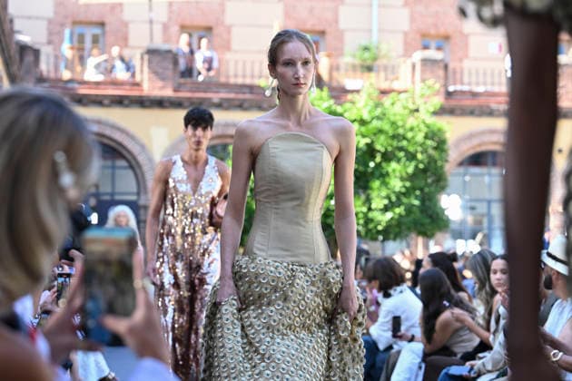 Maison Mesa - Mercedes Benz Fashion Week Madrid, Spain -18 Sept 2026 A model parades with Maison Mesa design during Mercedes Benz Fashion Week Madrid Cibeles Palace in Madrid. Madrid Spain Copyright: xAtilanoxGarciax xSOPAxImagesx PHOTO08645