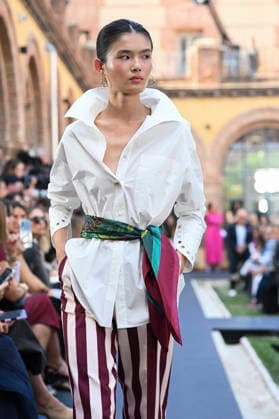 Lola Casademunt - Mercedes Benz Fashion Week Madrid, Spain - 18 Sept 2026 A model parades with Lola Casademunt a design during Mercedes Benz Fashion Week Madrid Cibeles Palace in Madrid. Madrid Spain Copyright: xAtilanoxGarciax xSOPAxImagesx PHOTO08648