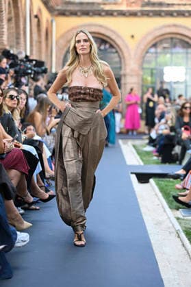 Lola Casademunt - Mercedes Benz Fashion Week Madrid, Spain - 18 Sept 2026 A model parades with Lola Casademunt a design during Mercedes Benz Fashion Week Madrid Cibeles Palace in Madrid. Madrid Spain Copyright: xAtilanoxGarciax xSOPAxImagesx PHOTO08662