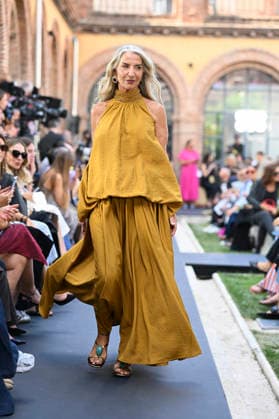 Lola Casademunt - Mercedes Benz Fashion Week Madrid, Spain - 18 Sept 2026 A model parades with Lola Casademunt a design during Mercedes Benz Fashion Week Madrid Cibeles Palace in Madrid. Madrid Spain Copyright: xAtilanoxGarciax xSOPAxImagesx PHOTO08666
