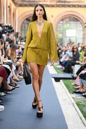 Lola Casademunt - Mercedes Benz Fashion Week Madrid, Spain - 18 Sept 2026 A model parades with Lola Casademunt a design during Mercedes Benz Fashion Week Madrid Cibeles Palace in Madrid. Madrid Spain Copyright: xAtilanoxGarciax xSOPAxImagesx PHOTO08672