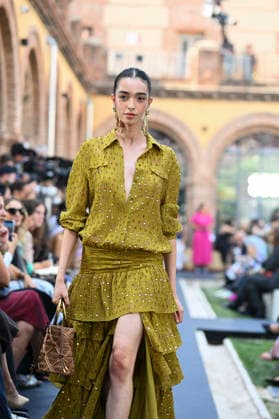 Lola Casademunt - Mercedes Benz Fashion Week Madrid, Spain - 18 Sept 2026 A model parades with Lola Casademunt a design during Mercedes Benz Fashion Week Madrid Cibeles Palace in Madrid. Madrid Spain Copyright: xAtilanoxGarciax xSOPAxImagesx PHOTO08675