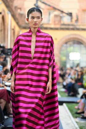 Lola Casademunt - Mercedes Benz Fashion Week Madrid, Spain - 18 Sept 2026 A model parades with Lola Casademunt a design during Mercedes Benz Fashion Week Madrid Cibeles Palace in Madrid. Madrid Spain Copyright: xAtilanoxGarciax xSOPAxImagesx PHOTO08679