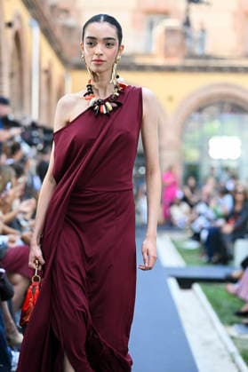 Lola Casademunt - Mercedes Benz Fashion Week Madrid, Spain - 18 Sept 2026 A model parades with Lola Casademunt a design during Mercedes Benz Fashion Week Madrid Cibeles Palace in Madrid. Madrid Spain Copyright: xAtilanoxGarciax xSOPAxImagesx PHOTO08697