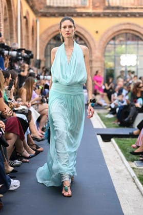 Lola Casademunt - Mercedes Benz Fashion Week Madrid, Spain - 18 Sept 2026 A model parades with Lola Casademunt a design during Mercedes Benz Fashion Week Madrid Cibeles Palace in Madrid. Madrid Spain Copyright: xAtilanoxGarciax xSOPAxImagesx PHOTO08701