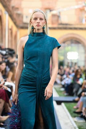 Lola Casademunt - Mercedes Benz Fashion Week Madrid, Spain - 18 Sept 2026 A model parades with Lola Casademunt a design during Mercedes Benz Fashion Week Madrid Cibeles Palace in Madrid. Madrid Spain Copyright: xAtilanoxGarciax xSOPAxImagesx PHOTO08704