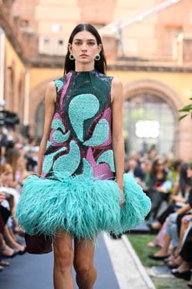 Lola Casademunt - Mercedes Benz Fashion Week Madrid, Spain - 18 Sept 2026 A model parades with Lola Casademunt a design during Mercedes Benz Fashion Week Madrid Cibeles Palace in Madrid. Madrid Spain Copyright: xAtilanoxGarciax xSOPAxImagesx PHOTO08706