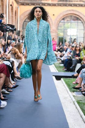 Lola Casademunt - Mercedes Benz Fashion Week Madrid, Spain - 18 Sept 2026 A model parades with Lola Casademunt a design during Mercedes Benz Fashion Week Madrid Cibeles Palace in Madrid. Madrid Spain Copyright: xAtilanoxGarciax xSOPAxImagesx PHOTO08707