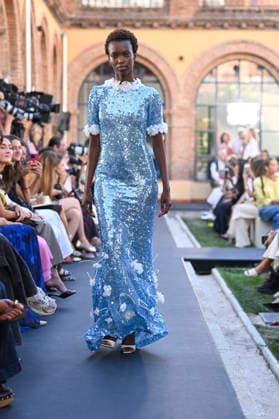 Yolancris - Mercedes Benz Fashion Week Madrid, Spain - 18 Sept 2026 A model parades with Yolancris a design during Mercedes Benz Fashion Week Madrid Cibeles Palace in Madrid. Madrid Spain Copyright: xAtilanoxGarciax xSOPAxImagesx PHOTO08725