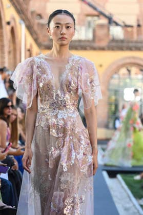 Yolancris - Mercedes Benz Fashion Week Madrid, Spain - 18 Sept 2026 A model parades with Yolancris a design during Mercedes Benz Fashion Week Madrid Cibeles Palace in Madrid. Madrid Spain Copyright: xAtilanoxGarciax xSOPAxImagesx PHOTO08746