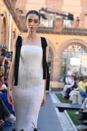 Yolancris - Mercedes Benz Fashion Week Madrid, Spain - 18 Sept 2026 A model parades with Yolancris a design during Mercedes Benz Fashion Week Madrid Cibeles Palace in Madrid. Madrid Spain Copyright: xAtilanoxGarciax xSOPAxImagesx PHOTO08777