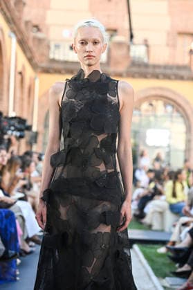 Yolancris - Mercedes Benz Fashion Week Madrid, Spain - 18 Sept 2026 A model parades with Yolancris a design during Mercedes Benz Fashion Week Madrid Cibeles Palace in Madrid. Madrid Spain Copyright: xAtilanoxGarciax xSOPAxImagesx PHOTO08784