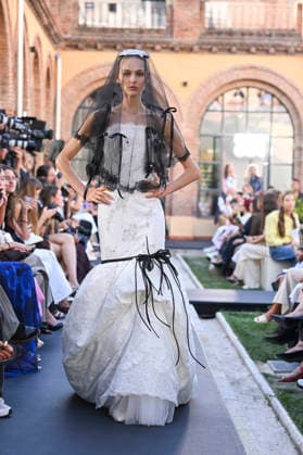 Yolancris - Mercedes Benz Fashion Week Madrid, Spain - 18 Sept 2026 A model parades with Yolancris a design during Mercedes Benz Fashion Week Madrid Cibeles Palace in Madrid. Madrid Spain Copyright: xAtilanoxGarciax xSOPAxImagesx PHOTO08785