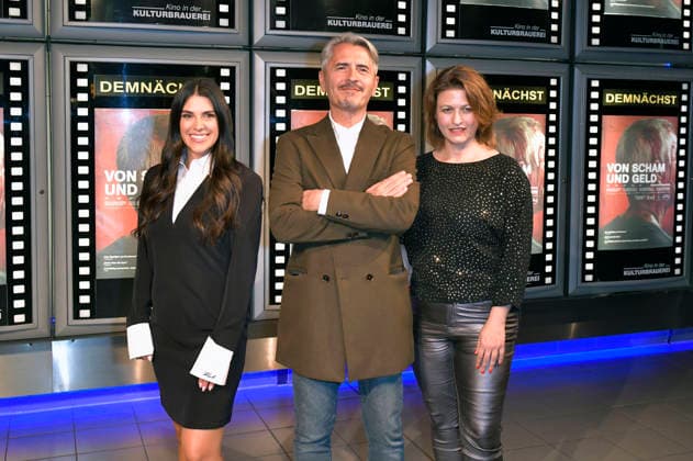Fiona Gllavica, Astrit Kabashi und Flonja Kodheli bei der Premiere des Kinofilms Von Scham und Geld im Kino in der KulturBrauerei. Berlin, 18.09.2026
