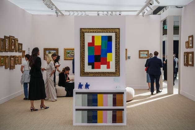 (260919) -- PARIS, Sept. 19, 2026 -- People visit Fine Arts Paris during a press tour at the Grand Palais in Paris, France, Sept. 18, 2026. Fine Arts Paris, formerly FAB Paris, opens to the public from Sept. 19 to 23, bringing together leading galleries and collectors from France and around the world. (Photo by Xinhua) FRANCE-PARIS-FINE ARTS PARIS AurelienxMorissard 