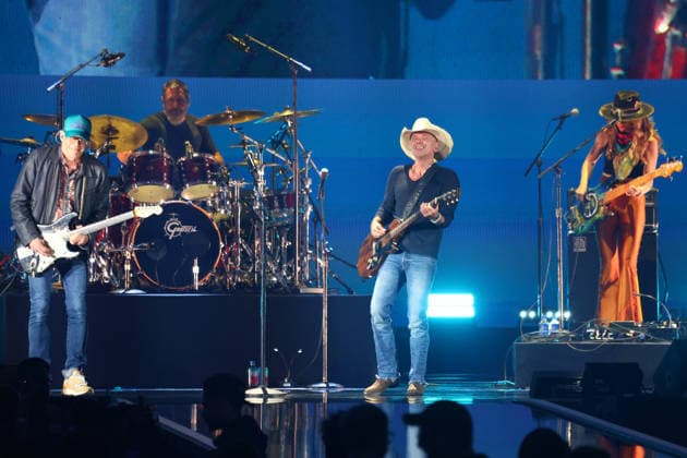 Kenny Chesney performs on stage during the iHeartRadio Music Festival Concerts at T-Mobile Arena in Las Vegas, Nevada on Friday, September 18, 2026s.  LAV20260918004 JAMESxATOA