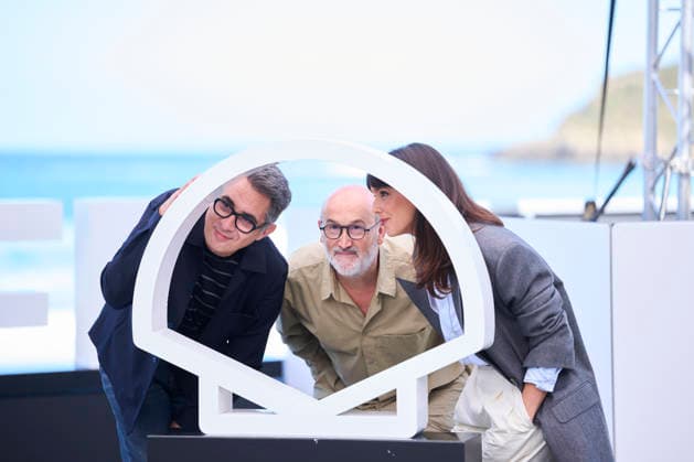 September 19, 2026, Madrid, Madrid, Spain: Belen Cuesta, Javier Camara, Berto Romero attended 5 minutos mas Photocall during 74th San Sebastian International Film Festival at Kursaal Palace on September 19, 2026 in Donostia San Sebastian, Spain Madrid Spain - ZUMAg15_ 20260919_zaf_g15_143 Copyright: xJackxAbuinx