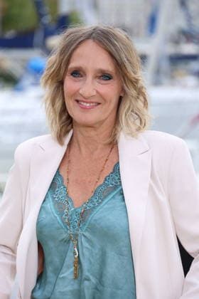 Nadia Fossier Photocall for the series *Un si grand soleil* at the 28th edition of the La Rochelle TV Fiction Festival on September 19, 2026 Denis Guignebourg Bestimage Photocall for the series *Un si grand soleil* at the 28th edition of the La Rochelle TV Fiction Festival on September 19, 2026, La Rochelle, France  Copyright: xDenisxGuignebourgx xBestimagexDenisxGuignebourgx xBestimagex