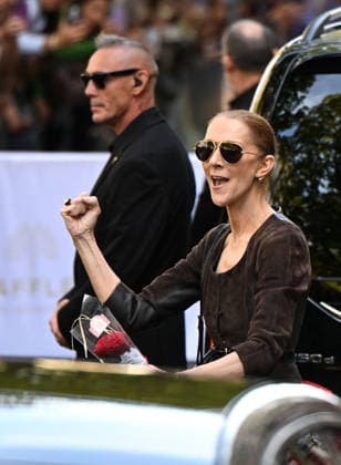 Céline Dion was cheered by her fans as she left the Royal Monceau hotel in Paris, before heading to the Plenitude Arena at Paris La Défense for her fourth concert date on September 19, 2026. Lionel Urman Bestimage Céline Dion is cheered by fans as she leaves the Royal Monceau Hotel in Paris, before heading to the Plenitude Arena at Paris La Défense for her fourth concert date on September 19, 2026, Paris, France  Copyright: xLIONELxURMANxx xBESTIMAGExLIONELxURMANxx xBESTIMAGEx