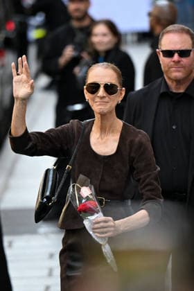 Céline Dion was cheered by her fans as she left the Royal Monceau hotel in Paris, before heading to the Plenitude Arena in Paris La Défense for her fourth concert date on September 19, 2026. Lionel Urman Bestimage Céline Dion is cheered by fans as she leaves the Royal Monceau Hotel in Paris, before heading to the Plenitude Arena at Paris La Défense for her fourth concert on September 19, 2026, Paris, France  Copyright: xLIONELxURMANxx xBESTIMAGExLIONELxURMANxx xBESTIMAGEx