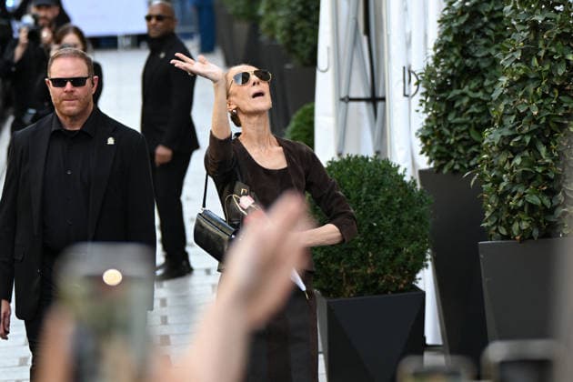 Céline Dion was cheered on by her fans as she left the Royal Monceau hotel in Paris, before heading to the Plenitude Arena in Paris La Défense for her fourth concert date on September 19, 2026. Lionel Urman Bestimage Céline Dion is cheered by fans as she leaves the Royal Monceau Hotel in Paris, before heading to the Plenitude Arena at Paris La Défense for her fourth concert on September 19, 2026, Paris, France  Copyright: xLIONELxURMANxx xBESTIMAGExLIONELxURMANxx xBESTIMAGEx