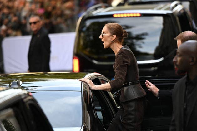 Céline Dion was cheered on by her fans as she left the Royal Monceau hotel in Paris, before heading to the Plenitude Arena in Paris La Défense for her fourth concert date on September 19, 2026. Lionel Urman Bestimage Céline Dion is cheered by fans as she leaves the Royal Monceau Hotel in Paris, before heading to the Plenitude Arena at Paris La Défense for her fourth concert on September 19, 2026, Paris, France  Copyright: xLIONELxURMANxx xBESTIMAGExLIONELxURMANxx xBESTIMAGEx