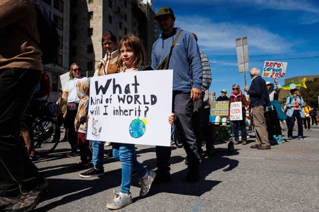 September 19, 2026, Ottawa, On, Canada: A young child holds up a sign as they join demonstrators during a climate march in Ottawa, on Saturday, Sept. 19, 2026. Ottawa Canada  - ZUMAc35_ 20260919_zaf_c35_014 Copyright: xKeitoxNewmanx