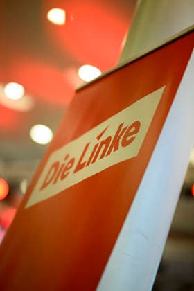 Feature, Banner Die Linke, Logo, am 19.09.2026 Die Linke NRW Landesparteitag, vom 19.09. - 20.09.2026 in Mülheim an der Ruhr Deutschland. Stadthalle