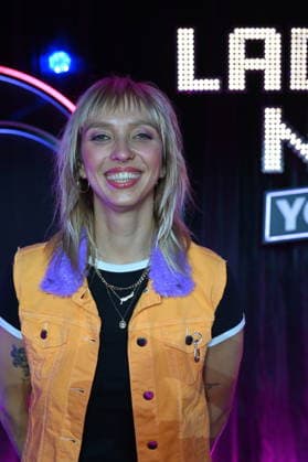 Comedienne Darina Marie zu Gast in der Show Ladies Night Youngstars, Die WDR Ladies Night Youngstars ist die einzige deutschsprachige Kabarett-Fernsehsendung für junge Talente mit rein weiblicher Besetzung