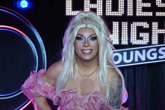 Comedienne, Moderatorin und Drag Queen Pam Pengco (bürgerlich David Kirfel) zu Gast in der Show Ladies Night Youngstars, Die WDR Ladies Night Youngstars ist die einzige deutschsprachige Kabarett-Fernsehsendung für junge Talente mit rein weiblicher Besetzung
