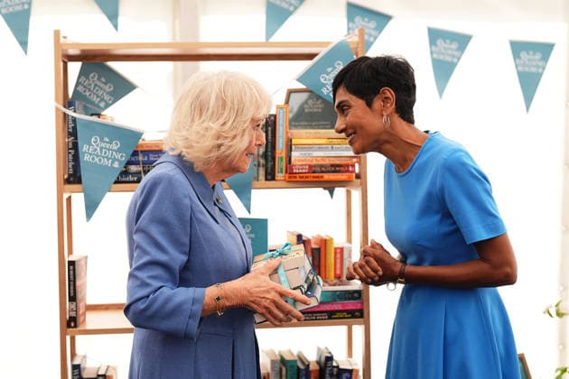 . 19 09 2026. United Kingdom. Queen Camilla with BBC newsreader and author Reeta Chakrabarti at The Queen s Reading Room Festival at Chatsworth House in Derbyshire, United Kingdom.  xPoolx xi-Imagesx IIM-27018-0027