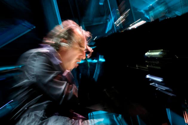 Musiker Chilly Gonzales bei seinem Konzert im Rahmen der Feierlichkeiten zur Wiedereröffnung der Oper Köln. Die Baukosten bzw. Sanierungskosten der Oper sind mit bis zu 1.5 Milliarden Euro eines der größten kommunalen Baudesaster der deutschen Geschichte. Köln, 19.09.2026 NRW Deutschland Copyright: xChristophxHardtx
