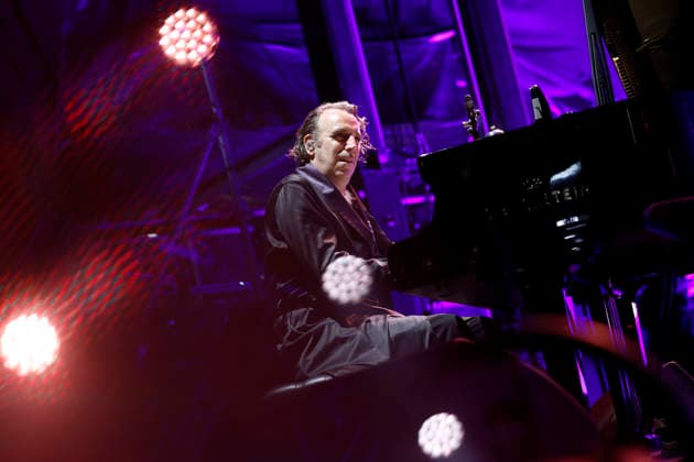 Musiker Chilly Gonzales bei seinem Konzert im Rahmen der Feierlichkeiten zur Wiedereröffnung der Oper Köln. Die Baukosten bzw. Sanierungskosten der Oper sind mit bis zu 1.5 Milliarden Euro eines der größten kommunalen Baudesaster der deutschen Geschichte. Köln, 19.09.2026 NRW Deutschland Copyright: xChristophxHardtx
