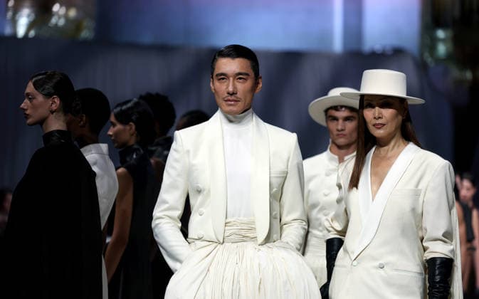 (260920) -- LONDON, Sept. 20, 2026 -- Models present creations at HUBING SELECTS show during the London Fashion Week in London, Britain, Sept. 19, 2026. ) BRITAIN-LONDON-HUBING SELECTS-SHOW LixYing 