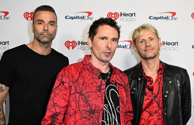 iHeartRadio Music Festival, night 2 Arrivals for the iHeartRadio Music Festival, night 2 at T-Mobile arena. 19 Sep 2026 Pictured: (L-R) Chris Wolstenholme, Matt Bellamy and Dominic Howard of Muse.  Copyright: xThexMegaxAgencyxMBS MEGAx