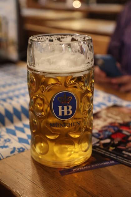Maßkrug Oktoberfestbier beim Wiesn-Anstich zum Oktoberfest 2026 im Hofbräu Berlin. Berlin, 19.09.2026 Copyright: xAgenturxMatthiasxWehnertx xM.xGränzdörferx