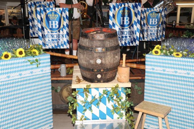 Bierfass aus Holz Oktoberfestbier beim Wiesn-Anstich zum Oktoberfest 2026 im Hofbräu Berlin. Berlin, 19.09.2026 Copyright: xAgenturxMatthiasxWehnertx xM.xGränzdörferx