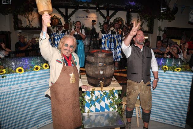 Frank Zander und Björn Schwarz beim Wiesn-Anstich zum Oktoberfest 2026 im Hofbräu Berlin. Berlin, 19.09.2026 Copyright: xAgenturxMatthiasxWehnertx xM.xGränzdörferx