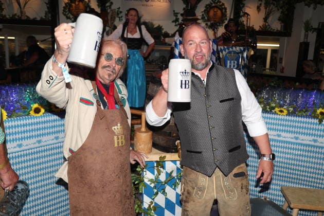 Frank Zander und Björn Schwarz beim Wiesn-Anstich zum Oktoberfest 2026 im Hofbräu Berlin. Berlin, 19.09.2026 Copyright: xAgenturxMatthiasxWehnertx xM.xGränzdörferx