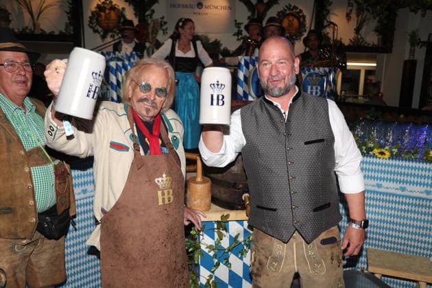 Frank Zander und Björn Schwarz beim Wiesn-Anstich zum Oktoberfest 2026 im Hofbräu Berlin. Berlin, 19.09.2026 Copyright: xAgenturxMatthiasxWehnertx xM.xGränzdörferx