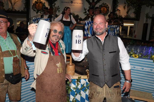 Frank Zander und Björn Schwarz beim Wiesn-Anstich zum Oktoberfest 2026 im Hofbräu Berlin. Berlin, 19.09.2026 Copyright: xAgenturxMatthiasxWehnertx xM.xGränzdörferx