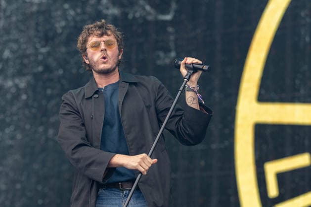 September 19, 2026, Chicago, Illinois, USA: JAMES SMITH of English post-punk band Yard Act during Riot Fest Music Festival in Chicago, Illinois Chicago USA  - ZUMAs135 20260919_zap_s135_011 Copyright: xDanielxDeSloverx