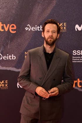 74th San Sebastian Film Festival Red Carpet on September 19 74th SSIFF 74th SAN SEBASTIAN International Film Festival LES MISERABLES Red Carpet Benjamin Lavernhe waits for the screening of *Les Misérables* Photos by Thomas Bohlen Starface 459783 2026 09 19 San Sebastián, Spain  Copyright: xThomasxBohlenx STAR_459783_100