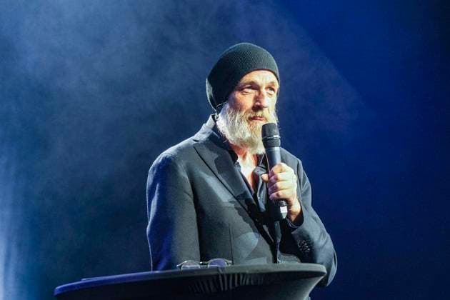 50 Jahre Comedy Arts, Gala in der Enni-Eventhalle ** NUR FÜR REDAKTIONELLE ZWECKE ** EDITORIAL USE ONLY **<p>Interpreten und Zuschauer befinden sich am 19.9.2026 der Enni-Eventhallein Moers und der Kabarettist Thorsten Sträter steht auf der Bühne. Zum Jubiläum wird eine große Gala aufgeführt. Foto : Arnulf Stoffel Funke Foto Services < p> Buntes Deutschland NRW Moers Copyright: ArnulfxStoffel