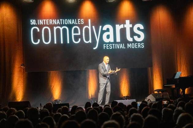 50 Jahre Comedy Arts, Gala in der Enni-Eventhalle ** NUR FÜR REDAKTIONELLE ZWECKE ** EDITORIAL USE ONLY **<p>Interpreten und Zuschauer befinden sich am 19.9.2026 der Enni-Eventhallein Moers und das Moderatoren Duo Diagonal mit Branka B. &amp; Roger (Holger Ehrich) führen durch das Programm. Zum Jubiläum wird eine große Gala aufgeführt. Foto : Arnulf Stoffel Funke Foto Services < p> Buntes Deutschland NRW Moers Copyright: ArnulfxStoffel