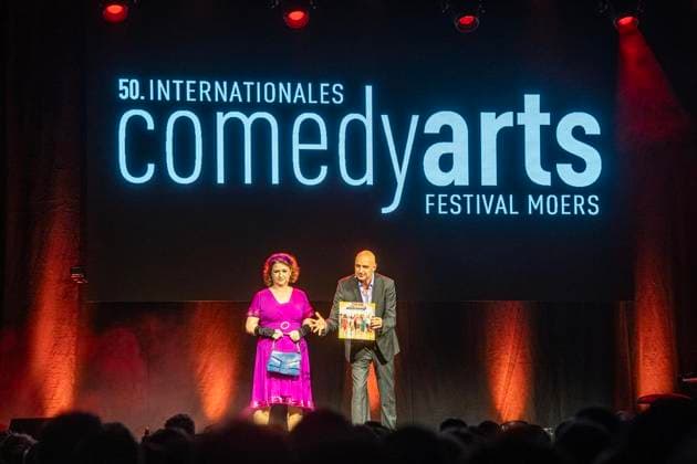 50 Jahre Comedy Arts, Gala in der Enni-Eventhalle ** NUR FÜR REDAKTIONELLE ZWECKE ** EDITORIAL USE ONLY **<p>Interpreten und Zuschauer befinden sich am 19.9.2026 der Enni-Eventhallein Moers und das Moderatoren Duo Diagonal mit Branka B. &amp; Roger (Holger Ehrich) führen durch das Programm. Zum Jubiläum wird eine große Gala aufgeführt. Foto : Arnulf Stoffel Funke Foto Services < p> Buntes Deutschland NRW Moers Copyright: ArnulfxStoffel