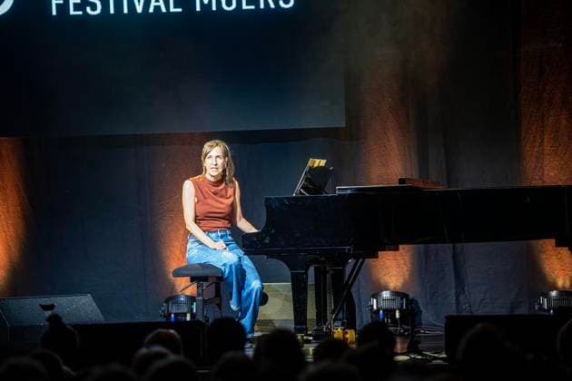 50 Jahre Comedy Arts, Gala in der Enni-Eventhalle ** NUR FÜR REDAKTIONELLE ZWECKE ** EDITORIAL USE ONLY **<p>Interpreten und Zuschauer befinden sich am 19.9.2026 der Enni-Eventhallein Moers und Sarah Hakenberg steht auf der Bühne. Zum Jubiläum wird eine große Gala aufgeführt. Foto : Arnulf Stoffel Funke Foto Services < p> Buntes Deutschland NRW Moers Copyright: ArnulfxStoffel